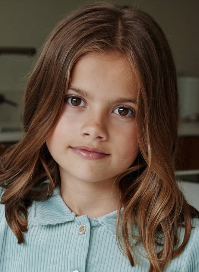 Taïs D | Network Model Agency